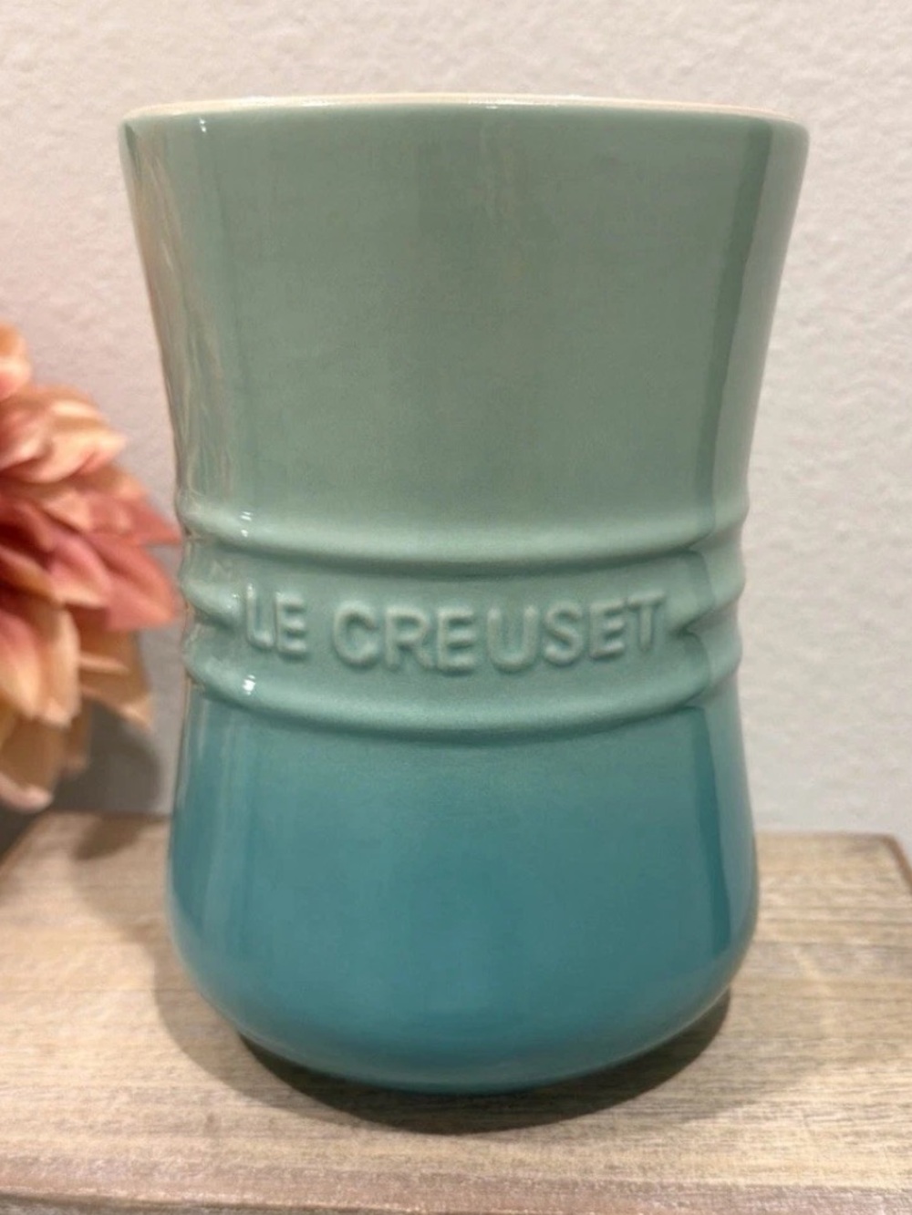 Le Creuset Stoneware 1.1L Utensil Crock
Cool Mint NWT